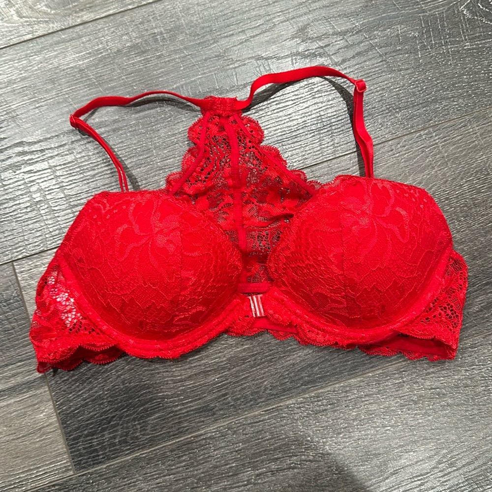 Red lace VS PINK Bra